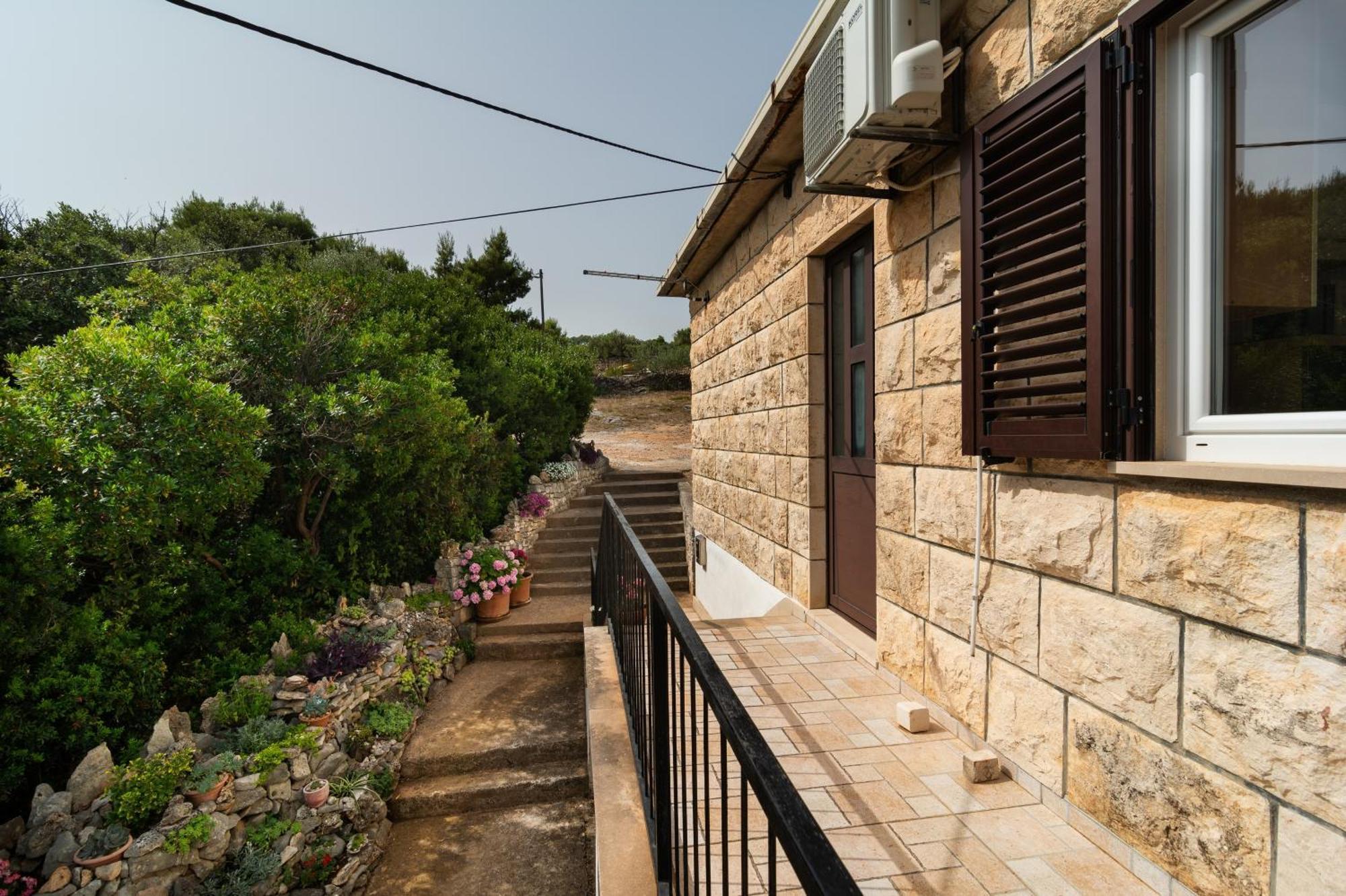 Apartments With A Parking Space Splitska, Brac - 2867 外观 照片